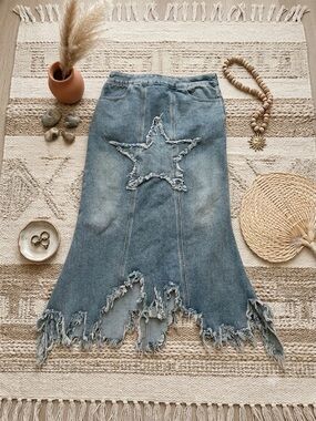 Denim Star Appliqué Frayed Hem Skirt - Blue